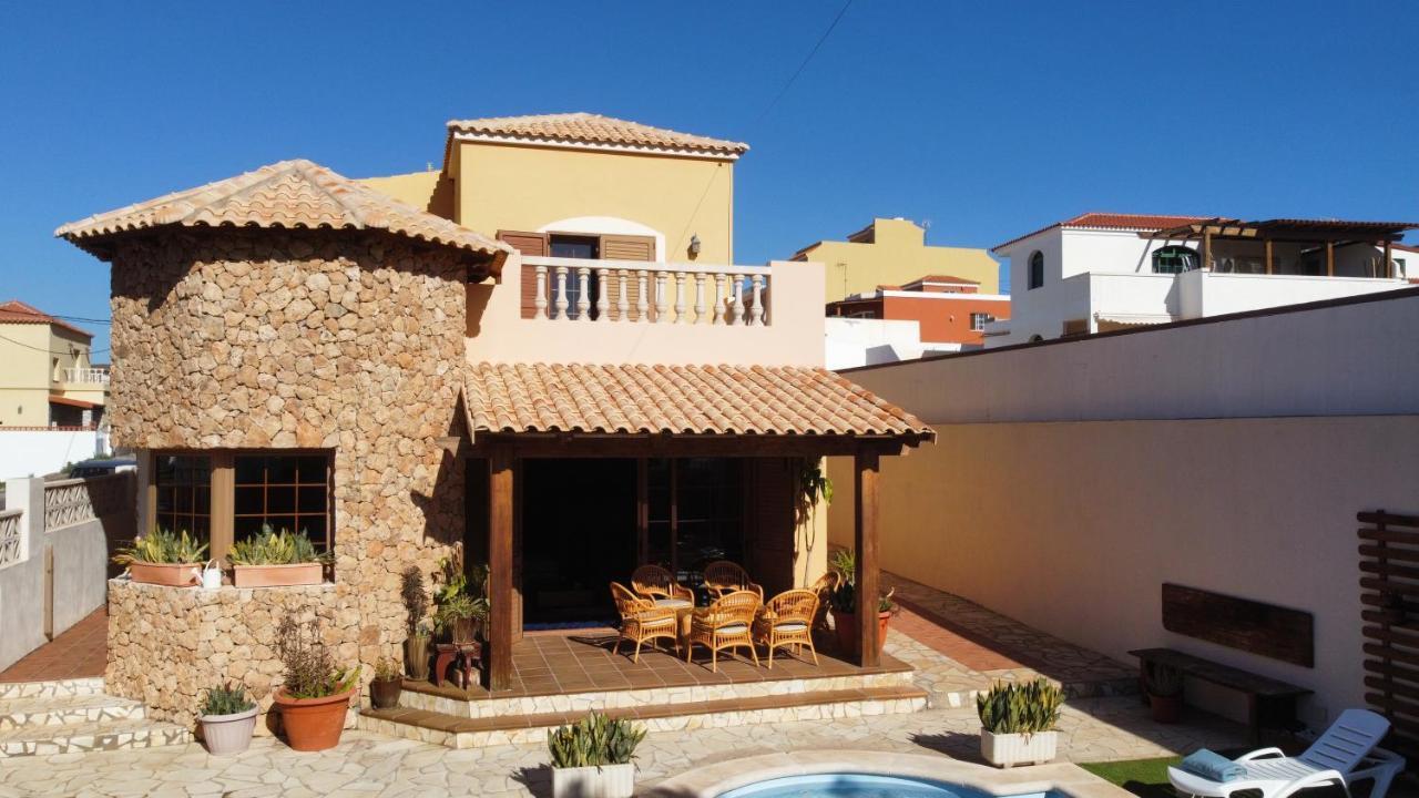 Villa Ingrid. Piscina Exterior. Las Playas Esterno foto